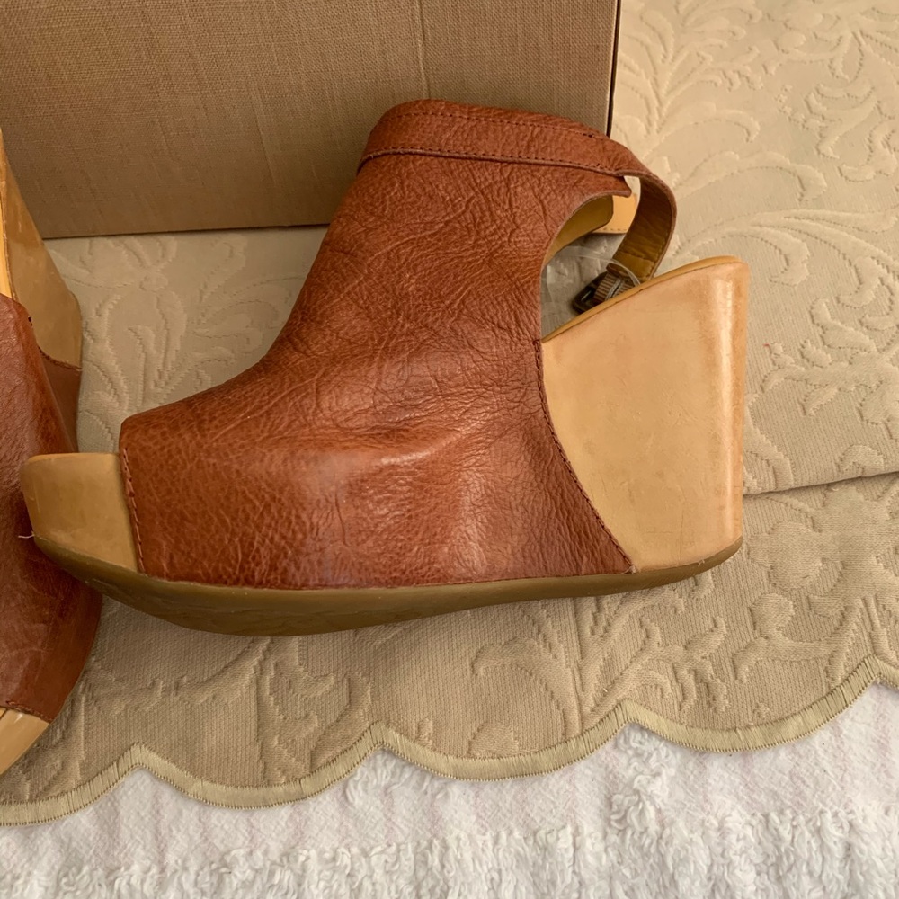 Brown wedge